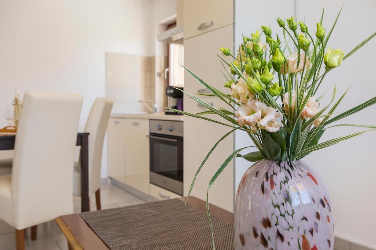 Apartmani Xenia & Desiderio บูเซต ภายนอก รูปภาพ