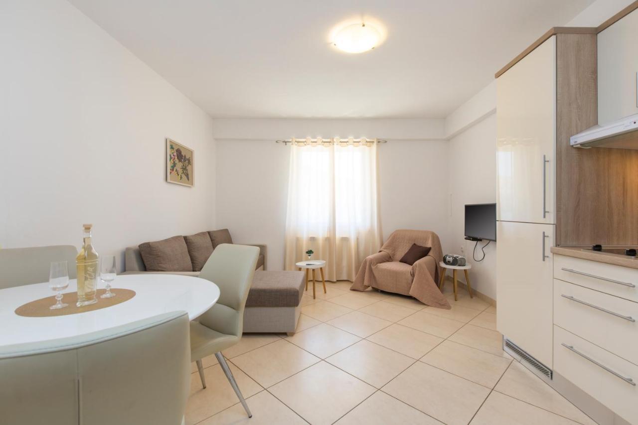 Apartmani Xenia & Desiderio บูเซต ภายนอก รูปภาพ