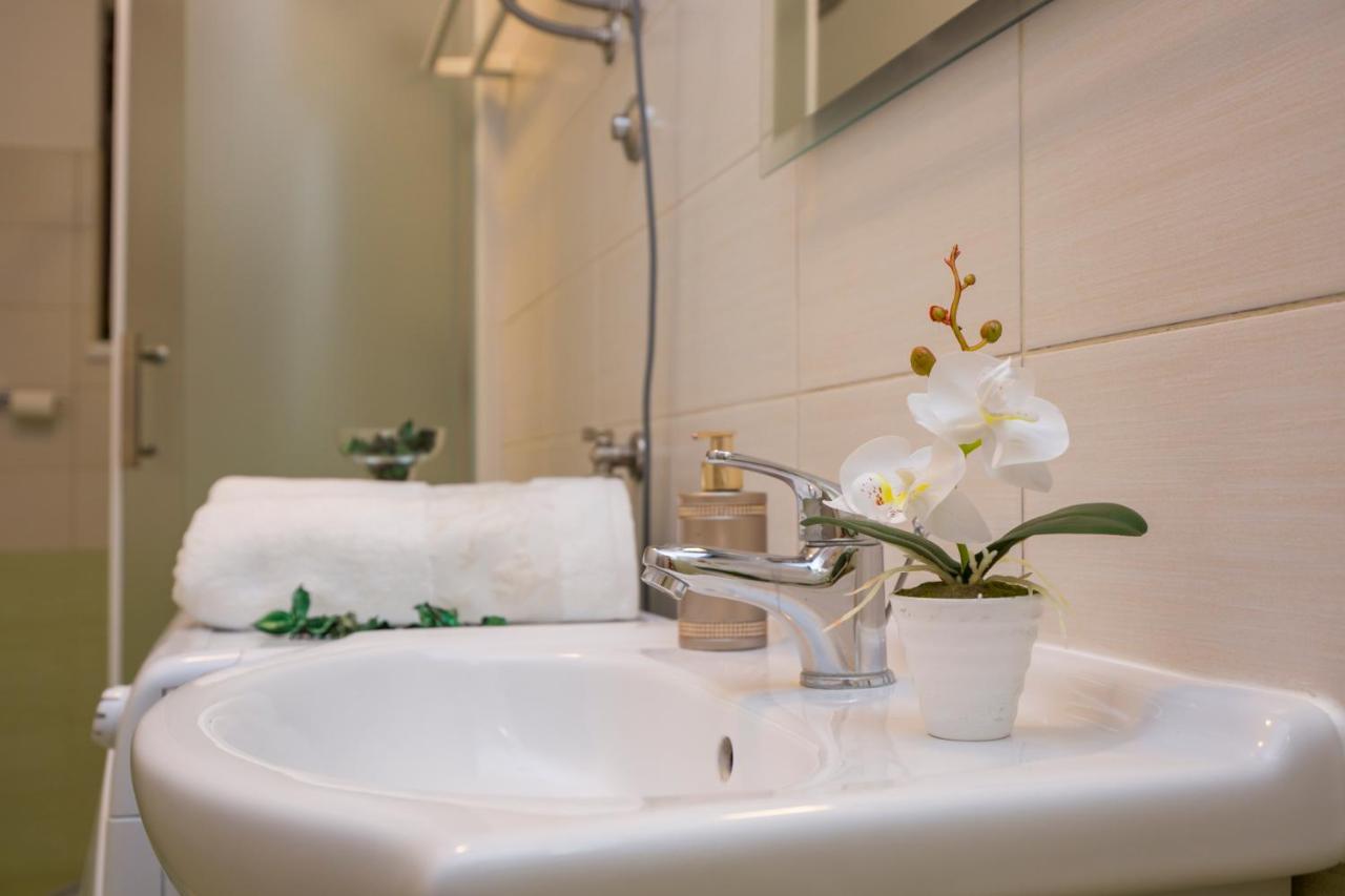 Apartmani Xenia & Desiderio บูเซต ภายนอก รูปภาพ